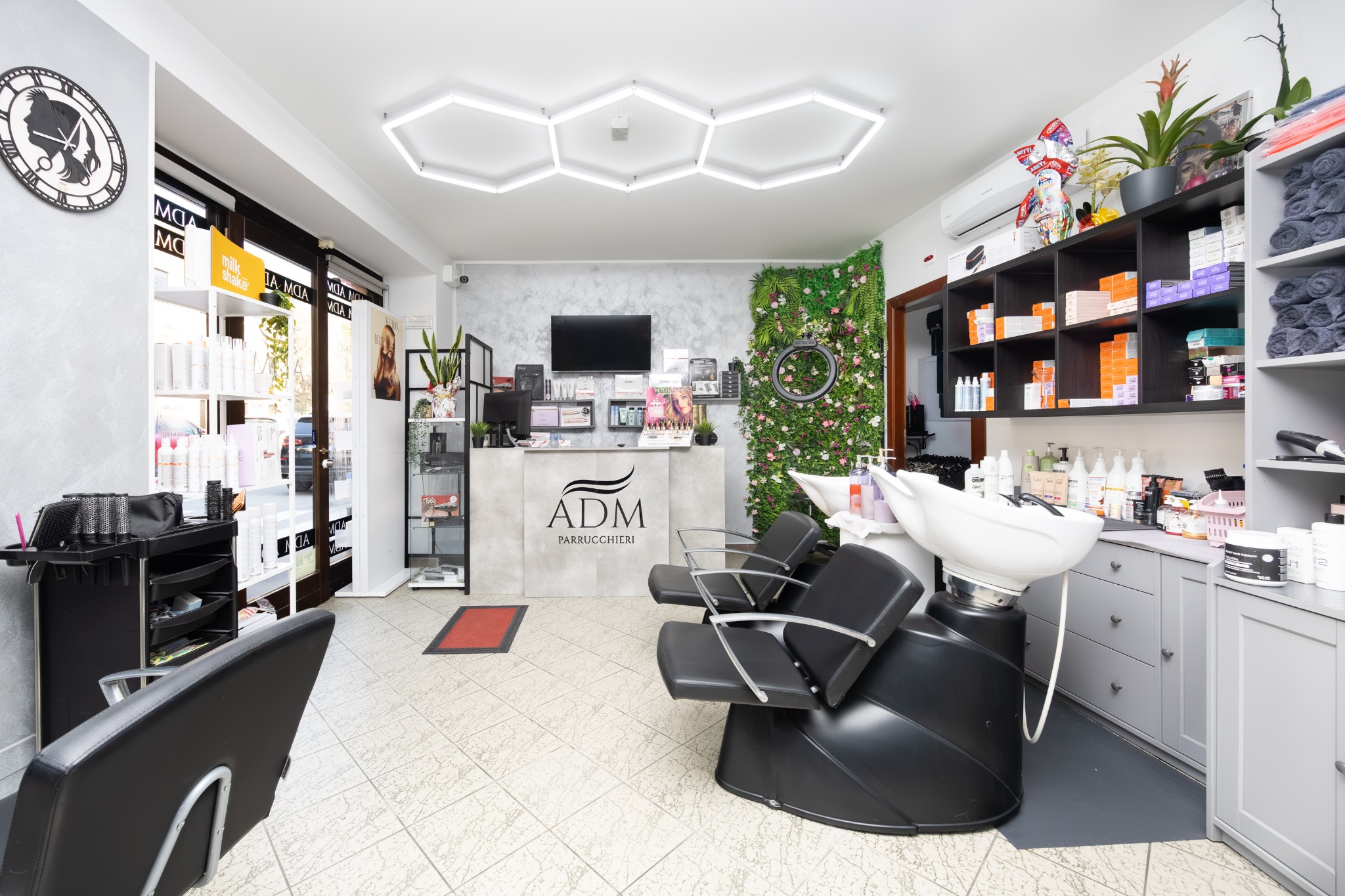 Nuova fotografia del salone ADM Parrucchieri a Melzo