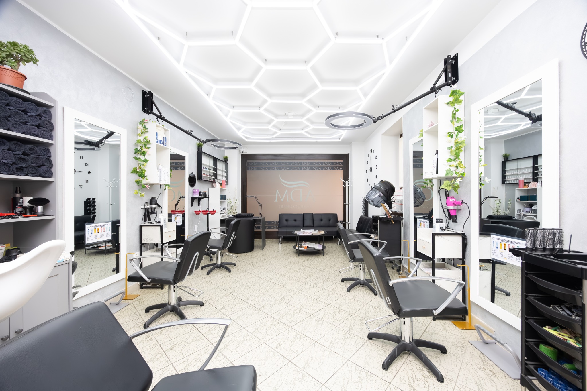 Nuova fotografia del salone ADM Parrucchieri a Melzo